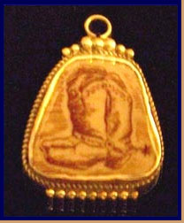 China Ware Boots Pendant